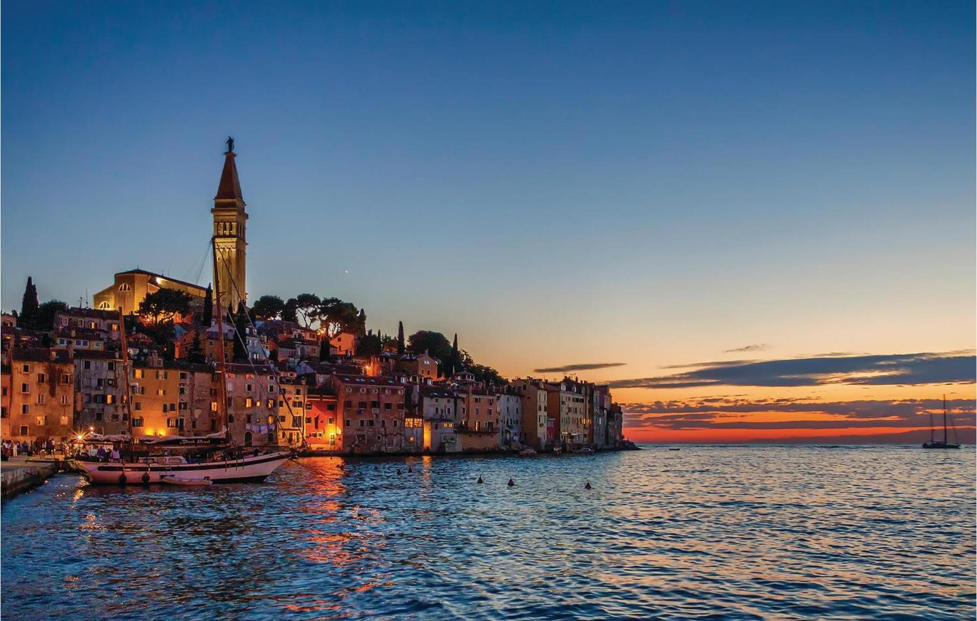 1 Bedroom Lovely Apartment In Rovinj Eksteriør bilde